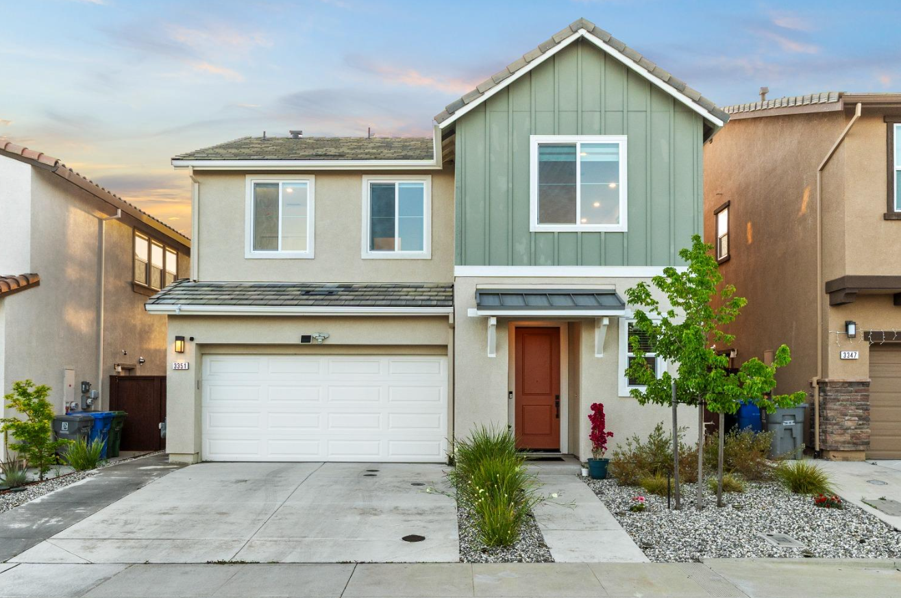 3351 Hackberry Way